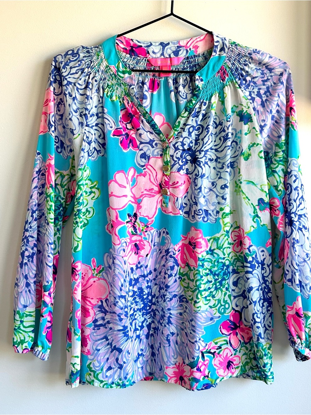 *Like New* Lilly Pulitzer Silk Elsa Top - in Special Delivery Print.